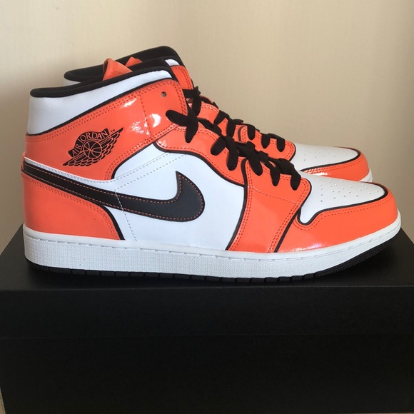 Nike Other - NIKE AIR JORDAN 1 SE SNEAKERS